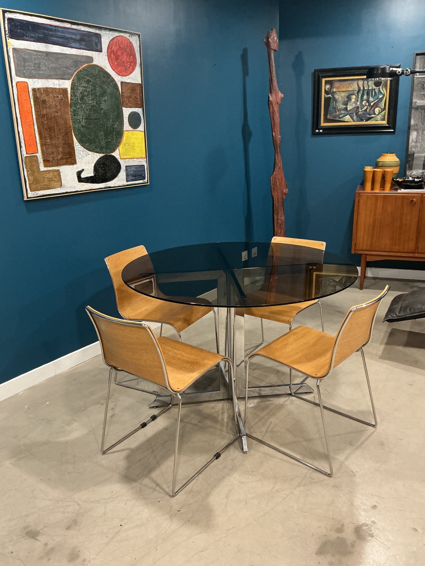 table ronde en verre fumé rochebobois