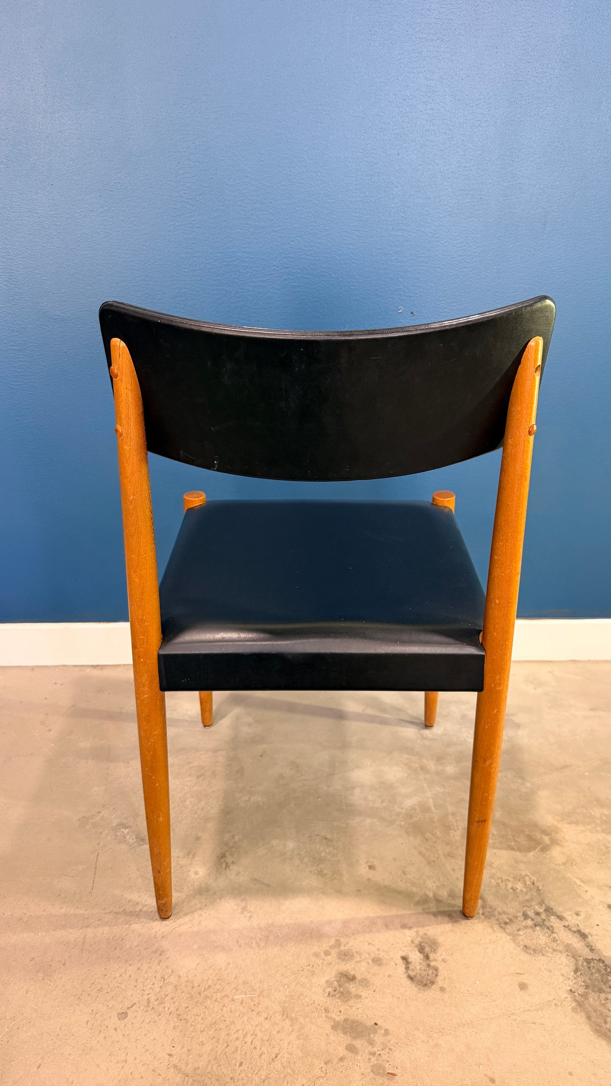 4 chaises scandinaves