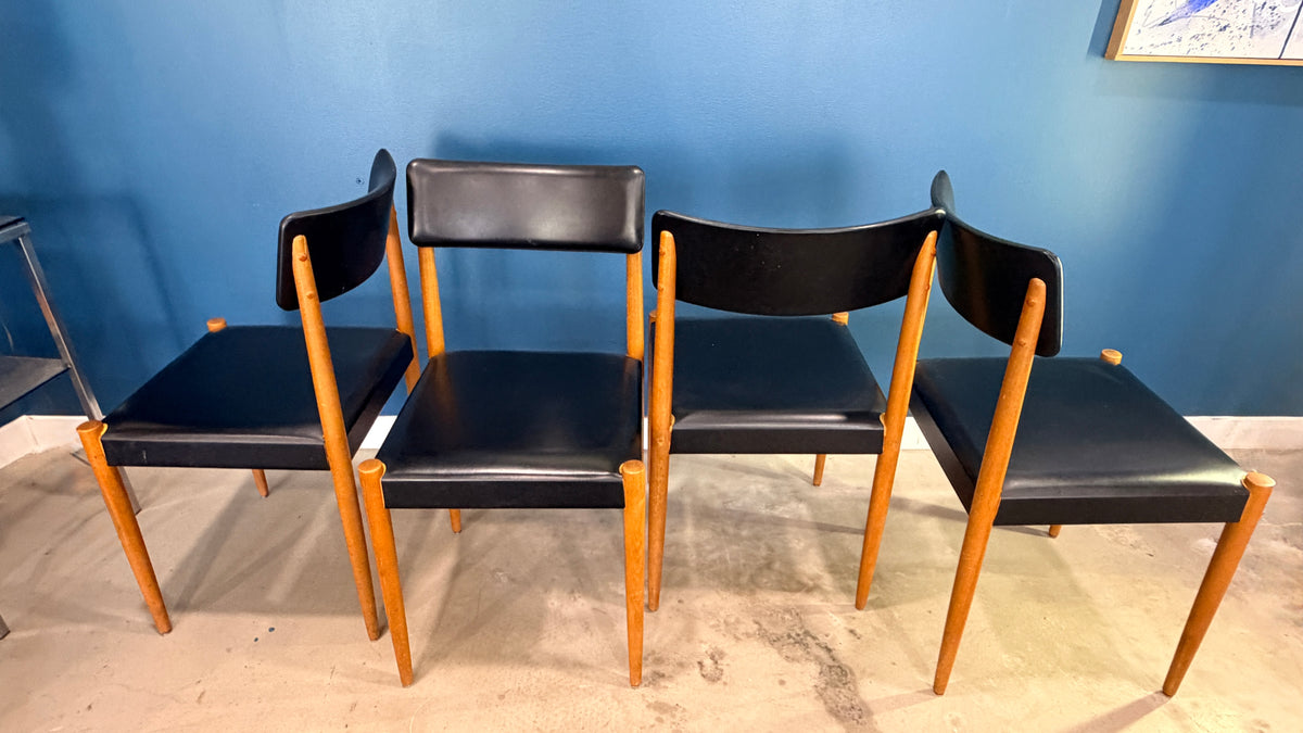 4 chaises scandinaves